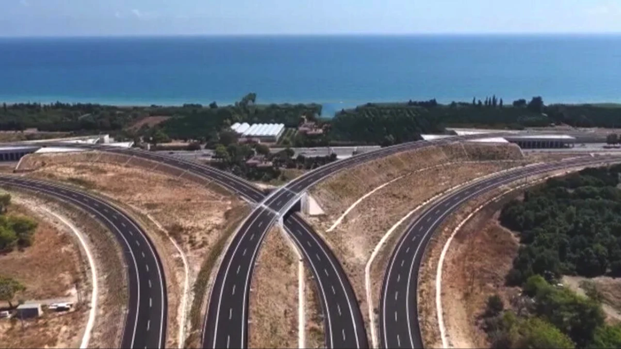 2,5 Saatlik Yol 18 Dakikaya İndi! Yeni Otoyol Şanlıurfa Aksını da Güçlendiriyor