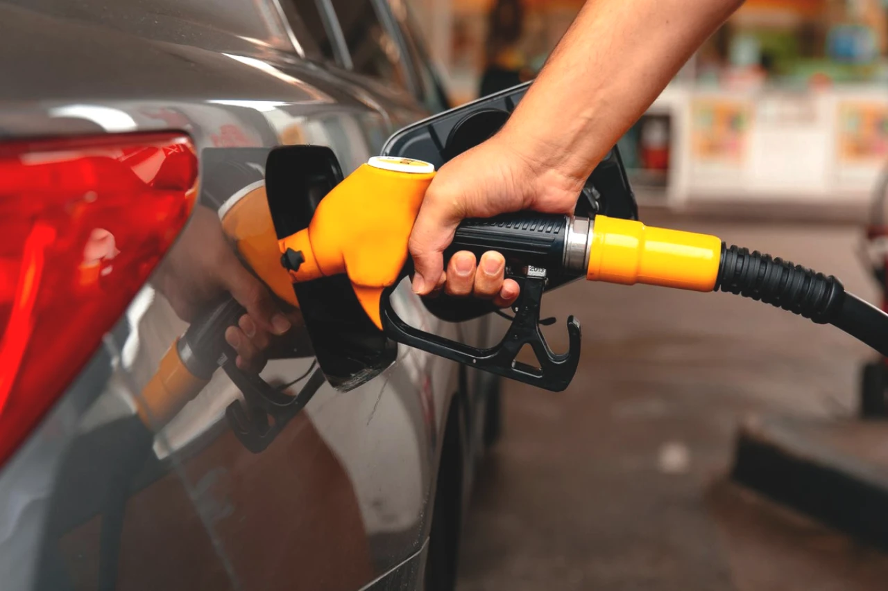 Benzine 4 Lira 30 Kuruş İndirim! Litre Fiyatı 80 Liranın Altına Geriledi