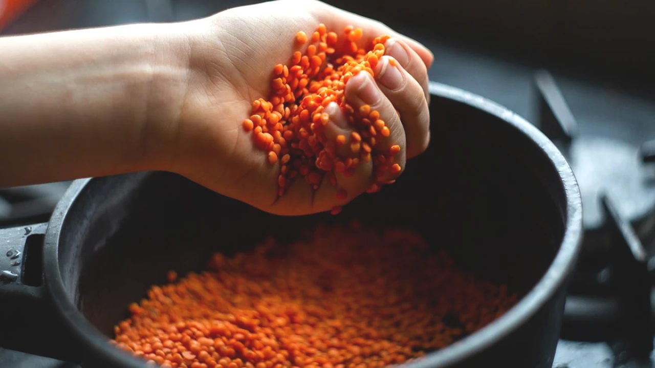 Mercimek Çorbası Neden Kararır? Sapsarı Rengin Sırrı Tencerede Saklı